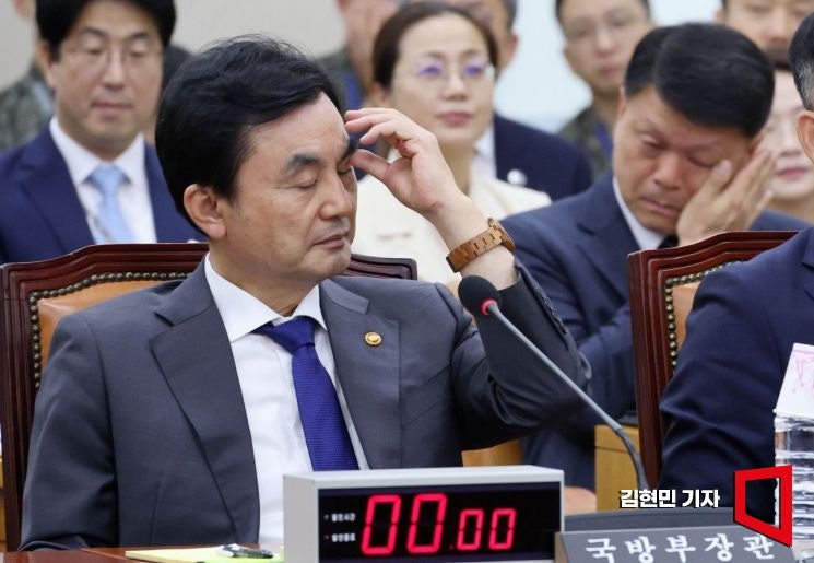 안규백 "<b>합참의장</b> 조속 <b>교체 검토</b>"…평양 무인기 작전 논란 확산