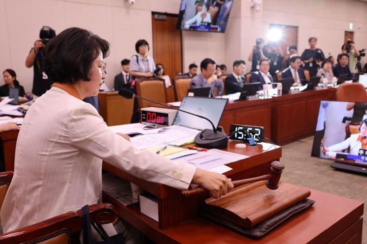 법사위, <b>특검법 개정</b>안 <b>심사</b> 착수…국힘 "정치폭력…추 위원장 고발 검...