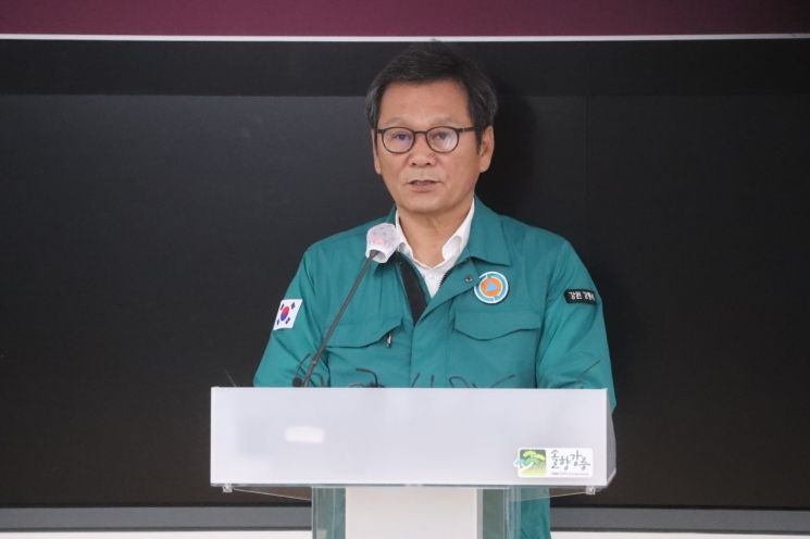 "<b>떼</b> 써본 것" "500억이라도"…'최악 가뭄' <b>강릉시장</b> 발언 뭇매