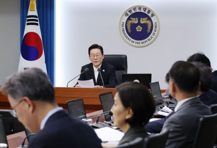 李<b>대통령</b> "주거·교통·양육 등 7대 분야, 과감한 <b>생활비 절감</b> 대책 수립...