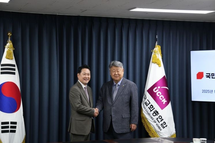 한교총, <b>장동혁</b> 국힘 대표에 "무속·무력 정치 용납 못 해...국민 상식에...