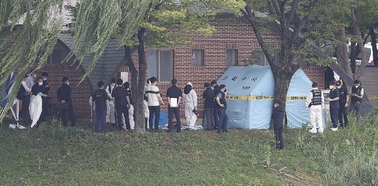 경찰, <b>수성못</b> '총상 사망' <b>대위</b> 휴대전화 <b>포렌식</b>