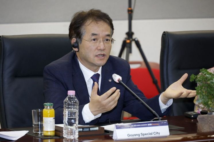 이동환 고양특례시장이 24일 아시아·태평양 최대 규모의 지방정부 국제회의인 '2025 제10차 세계지방정부연합 아시아·태평양지부(UCLG ASPAC) 고양 총회'에서 인사말을 하고