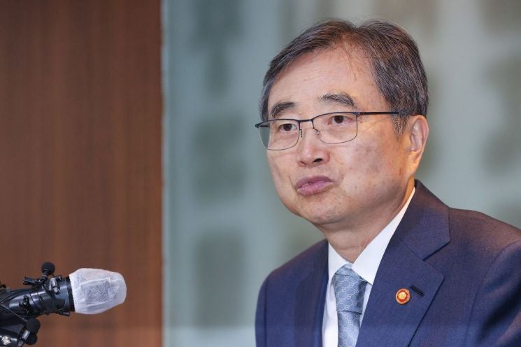 조현 외교 장관 "<b>한미동맹 강화</b>할 유망 분야…원자력·AI"