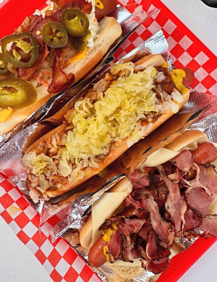 현재 핑크핫도그는 캘리포니아를 중심으로 총 13개의 매장을 운영 중이다. 핑크핫도그가 한국에 매장을 낸다면 필리핀에 이어 두 번째 해외 진출국이 된다. 핑크 핫도그 인스타그램