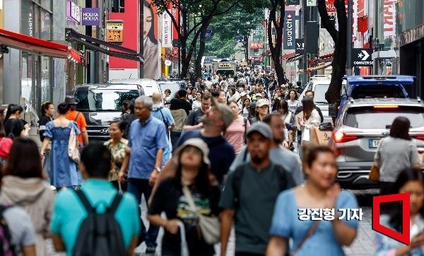 "중국인들 우르르 몰려와 싹쓸이" 매출 100배 폭등…유커<b>특수</b>에 오랜만...