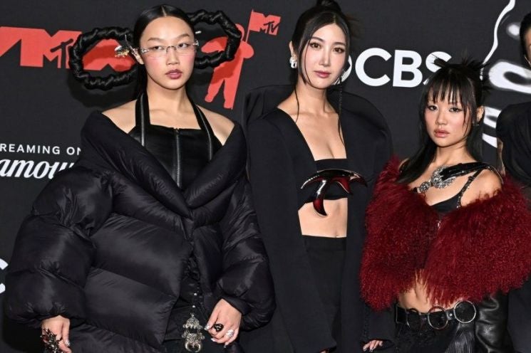 "녹음할 때 키 큰 남자 귀신 봐, 귀신에 감사"…<b>케데헌</b> 헌트릭스 3인, 美...