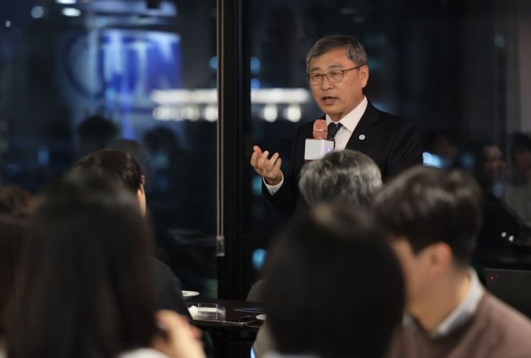 정근식 교육감 "<b>수능 절대평가</b>로 가야"