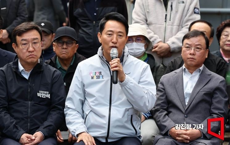 "<b>오세훈</b> 끝났다"는 정청래…<b>오세훈</b> "<b>부동산 폭탄</b>이나 <b>회수</b>하라"