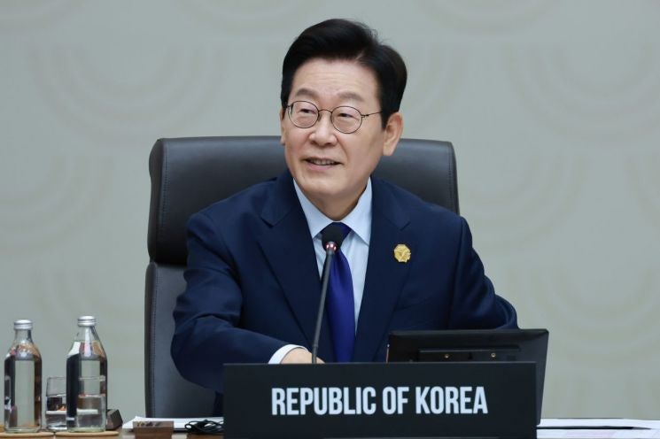 <b>APEC</b> 본회의 개막…<b>이재명 대통령</b> "협력과 연대만이 해답"