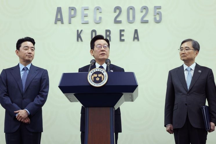 李대통령, 오늘 <b>싱가포르</b> 총리와 첫 양자<b>회담</b>…안보·<b>AI</b>·투자 등 <b>협력</b> ...