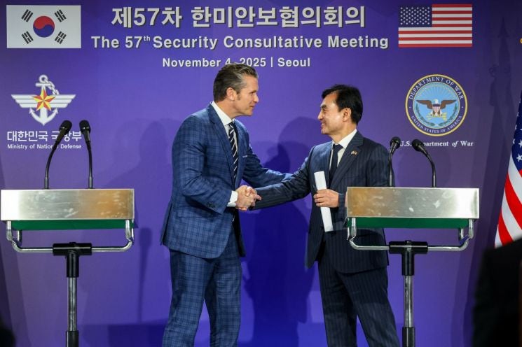 한미, <b>핵잠수함</b> 도입 협력·<b>전작권</b> 전환 속도…국방비 3.5% 증액 공감