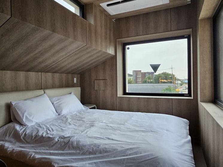 LG전자 김제 스마트코티지 '듀오 맥스 45'의 내부 2층 침실 모습. 사진 박준이 기자.