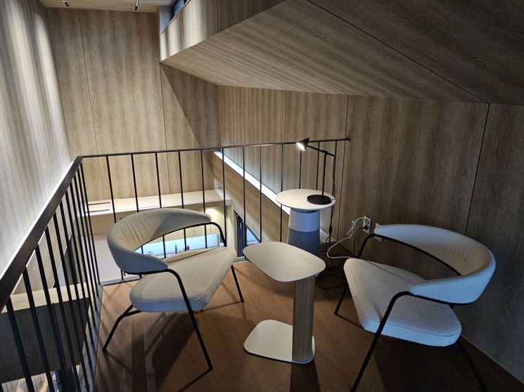 LG전자 김제 스마트코티지 '듀오 맥스 45'의 내부 2층 침실 모습. 사진 박준이 기자.