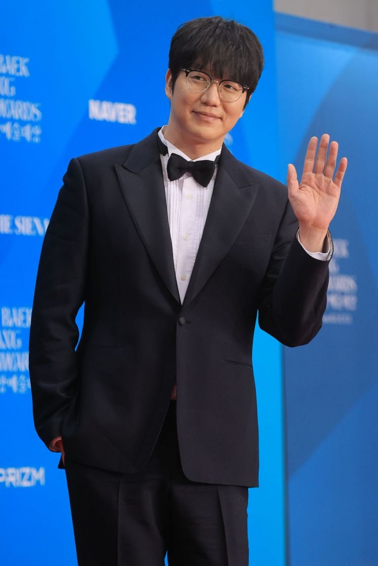 '공연 티켓·정산대금 전용 의혹' <b>성시경 전 매니저 고발</b> 당해
