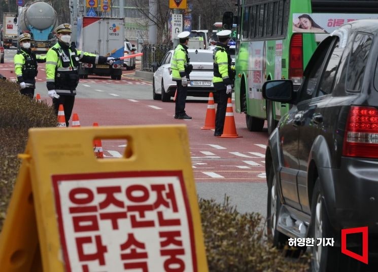 "<b>아파트 단지</b> 주차장은 도로 아냐…<b>음주운전</b> 면허취소 안된다"