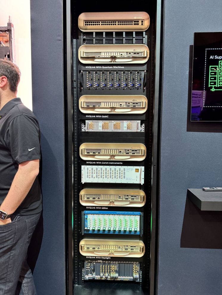 엔비디아는 SC25 행사에서 NVQ링크로 슈퍼컴퓨터와 연동하는 데모를 선보였다. 사진=백종민 테크 스페셜리스트