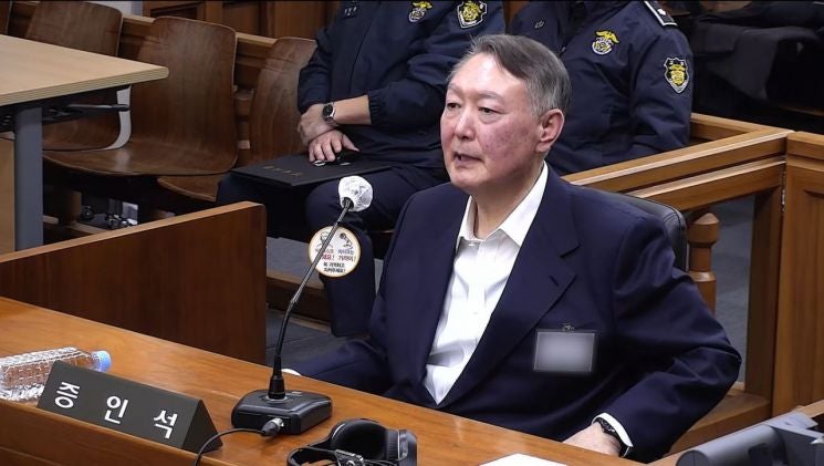 <b>여인형</b> "비상<b>계엄</b> 불가능하다는 군 실태 설명"