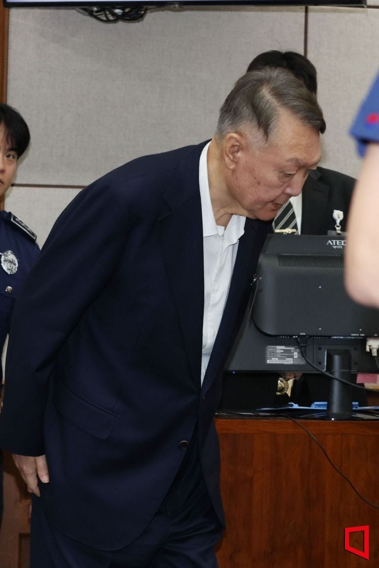 [속보] 윤석열 "<b>국헌문란 세력</b>의 내란몰이 광풍 막지 못해 송구"