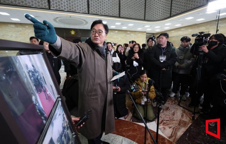 <b>우원식</b>, <b>계엄</b> 1년 <b>다크투어</b> 해설자 나서…"민주주의 새기자"