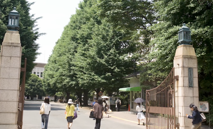 트렌스젠더 학생의 입학을 허용한 오차노미즈여대의 모습. 오차노미즈여자대학 유튜브 홍보영상