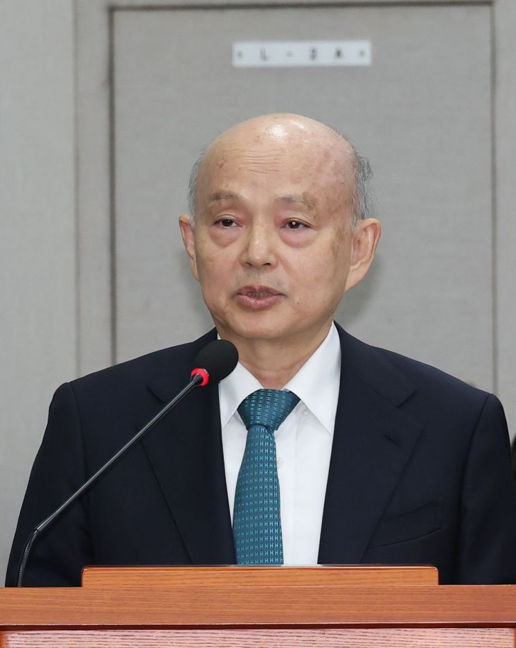 안창호 국가인권위원장이 지난달 18일 서울 여의도 국회에서 열린 운영위원회 전체회의에서 2026년도 예산안 관련 제안설명하고 있다.연합뉴스