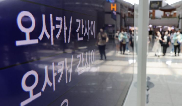 인천국제공항 1터미널 출발 항공편 게시판에 일본행 항공편이 안내되고 있는 모습.연합뉴스