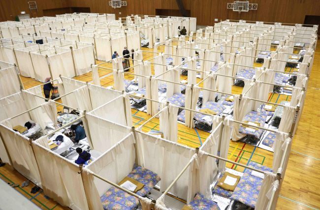 2024년 1월 일본 이시카와현 노토 반도 강진으로 집을 잃은 가나자와시 주민들이 대피소에서 생활하고 있다.사진은 기사의 직접적인 내용과 관련 없음.EPA연합뉴스