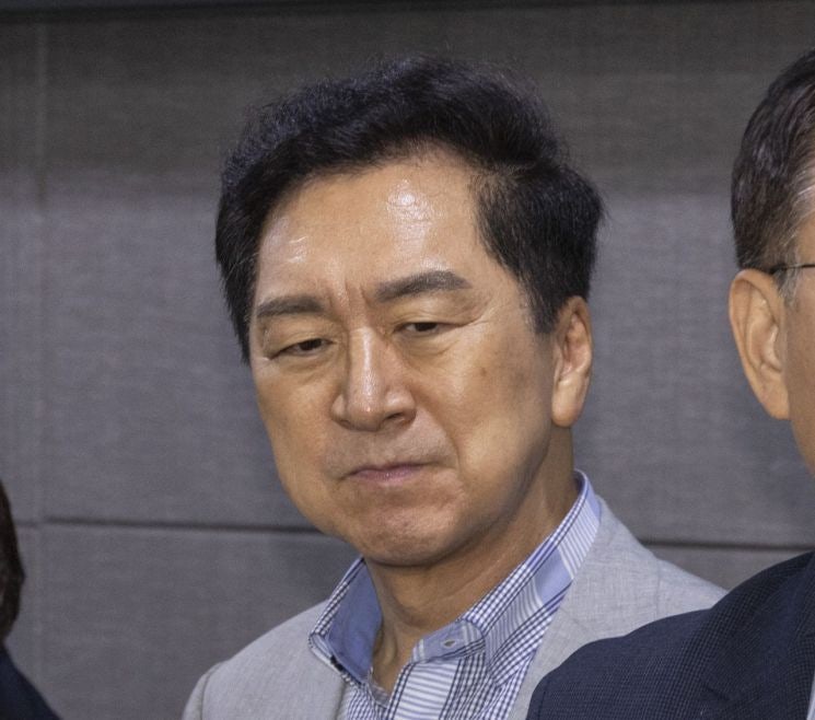 김건희특검, '<b>로저비비에</b> 선물' <b>김기현</b> 피의자 입건…자택·국회 압수수...