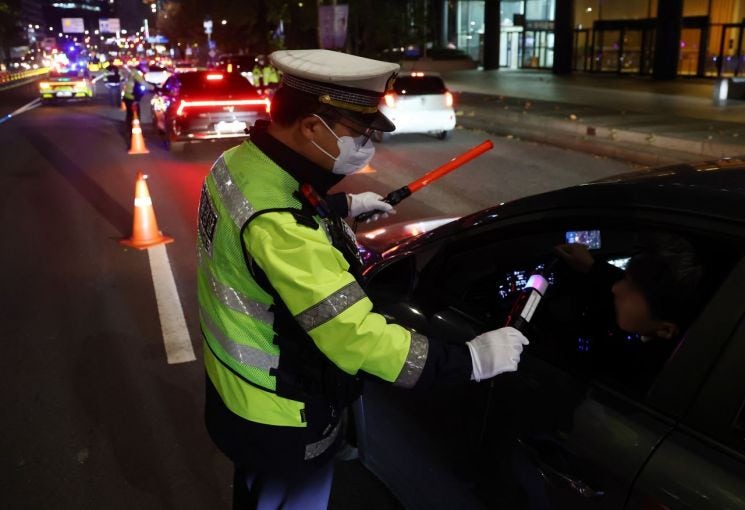 경찰, <b>연말</b>까지 강남권 대로 <b>음주운전</b> 매일 <b>단속</b>…"12월 사고 최다"
