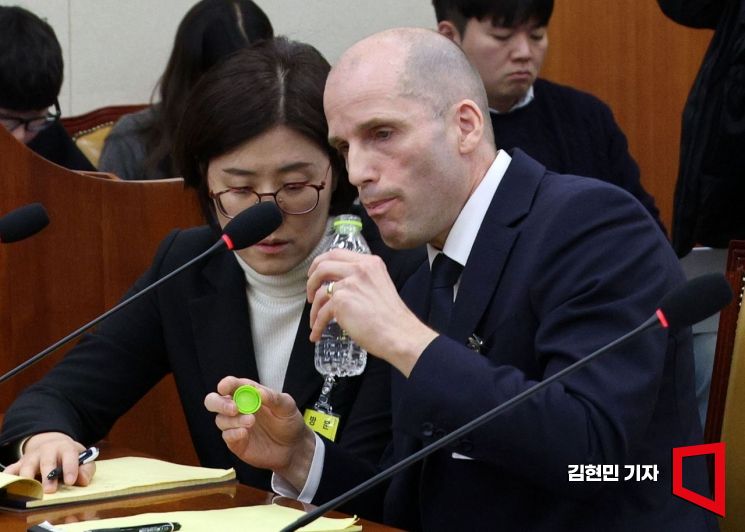 �طѵ� ������ ���� ���� ��ǥ�� 17�� ��ȸ ���б����������������ȸ���� ���� ���� ħ�ػ�� ���� û��ȸ�� �⼮�� ���� ���ð� �ִ�. 2025.12.17 ������ ����