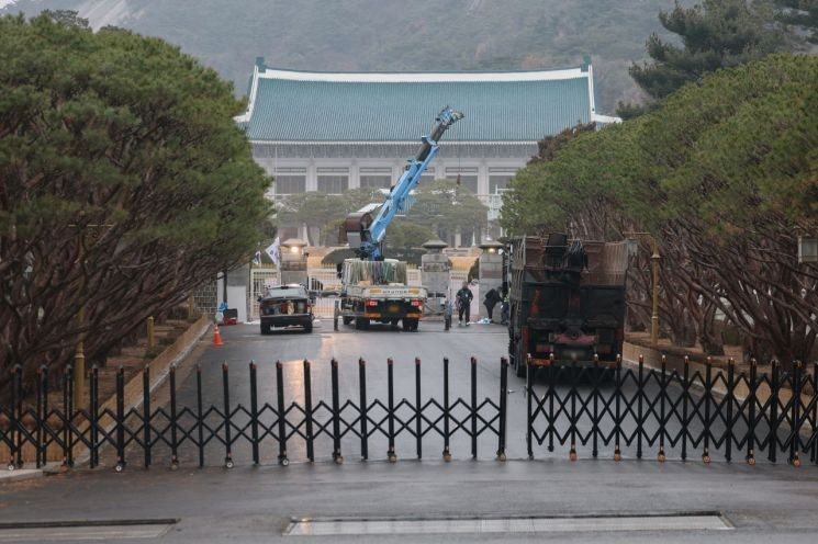 '<b>청와대</b>' 다시 국정 '컨트롤 타워'로…李대통령 집무 개시 임박