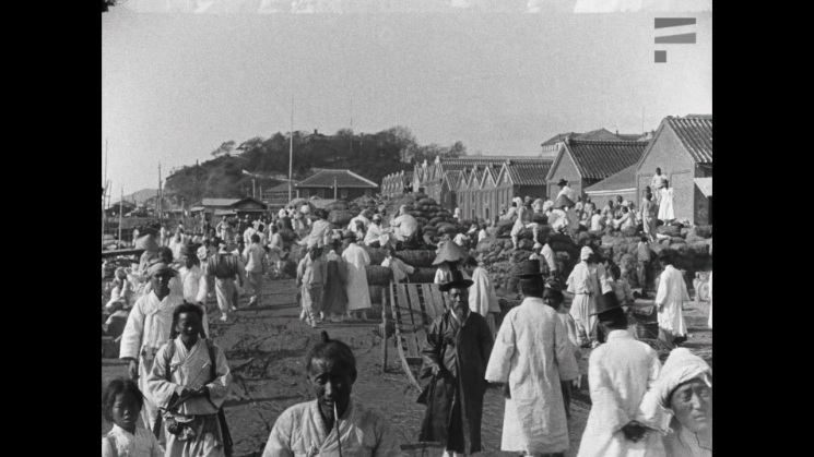 인천 제물포항(국내 거래 전용 미곡 부두에 정박한 조선 선박)