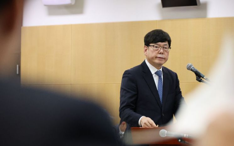 박선순 다원시스 대표가 올해 10월 대전 동구 국가철도공단 본사에서 열린 국회 국토교통위원회의 한국철도공사(코레일)·국가철도공단·에스알(SR)에 대한 국정감사에 증인으로 출석해 의원 질타를 받고 있다.연합뉴스