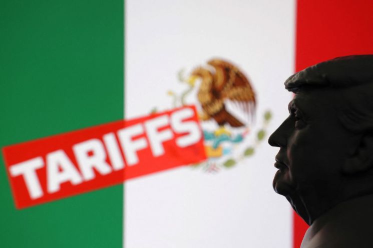 도널드 트럼프 미국 대통령이 올해 전 세계를 상대로 쏘아 올린 관세 전쟁에서 의외의 승자가 멕시코라는 분석이 나왔다.로이터연합뉴스