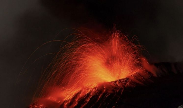 분화하는 이탈리아 시칠리아섬 에트나 화산.연합뉴스