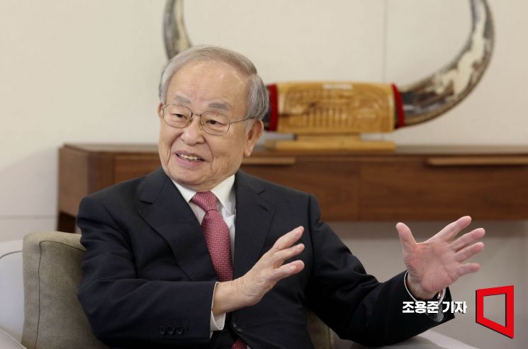 손경식 한국경영자총협회 회장이 24일 서울 중구 CJ 본사에서 아시아경제와 인터뷰하고 있다.조용준 기자