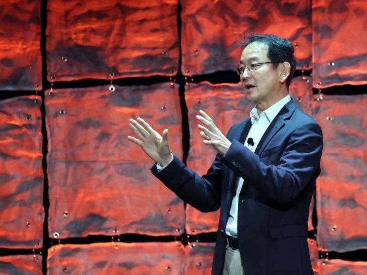 스캇 박 두산밥캣 부회장이 5일(현지시간) 미국 라스베이거스에서 열린 세계 최대 가전·정보기술(IT) 전시회 'CES 2026' 미디어데이에서 발언하고 있다.연합뉴스