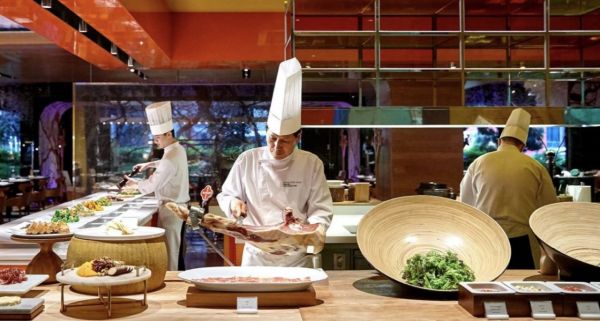 아버지 생신 뷔페, 거의 백만원…물가 진짜 미쳤다