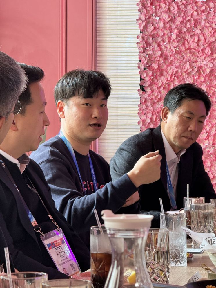 숙박 AI 앱을 운영하는 바카티오 지현준 CEO가 과기정통부와의 간담회에서 발언하고 있다.사진=테크스페셜리트트