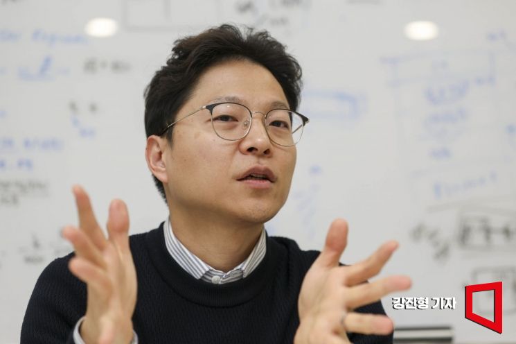 김주영 하이퍼엑셀 대표가 3일 서울 서초구 하이퍼엑셀에서 인터뷰 하고 있다. 강진형 기자