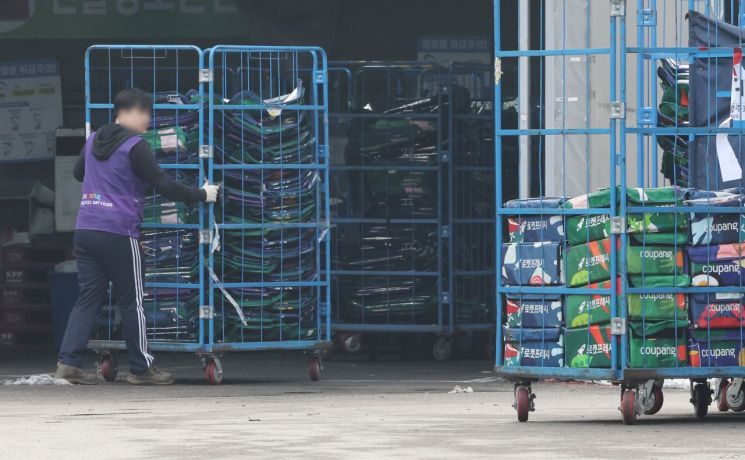 쿠팡, 지금 무슨 일이야? 5천 명 넘게 휴가 간다는데…