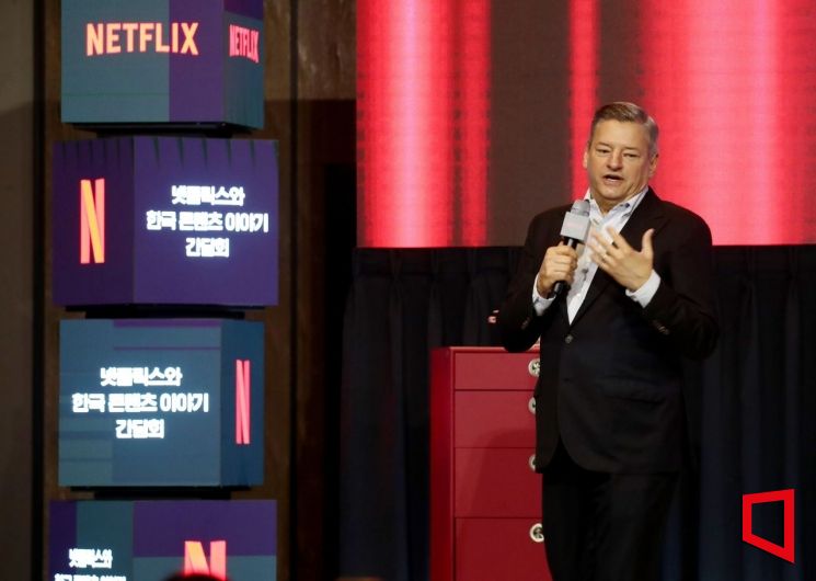 테드 서랜도스 넷플릭스 공동 최고 경영책임자(CEO)가 22일 오전 서울 종로구 포스진스호텔에서‘넷플릭스와 한국콘텐츠 간담회’를 앞두고 인사말을 하고 있다.사진=사진공동취재단