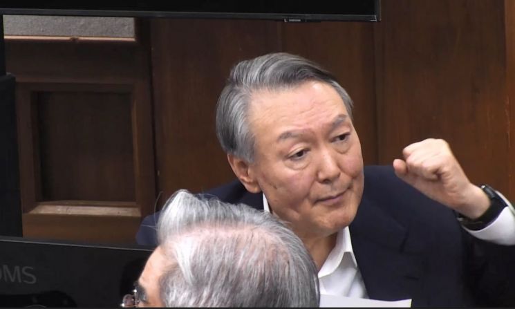 12·3 비상계엄 관련 내란 우두머리 혐의로 기소된 윤석열 전 대통령이 지난 13일 서울 서초구 서울중앙지방법원 417호 형사대법정에서 열린 내란 우두머리 혐의 결심공판에서 최후진술하고 있다.연합뉴스