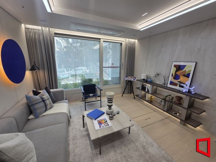 드파인 연희 전용면적 59㎡ 거실 모습.이정윤 기자