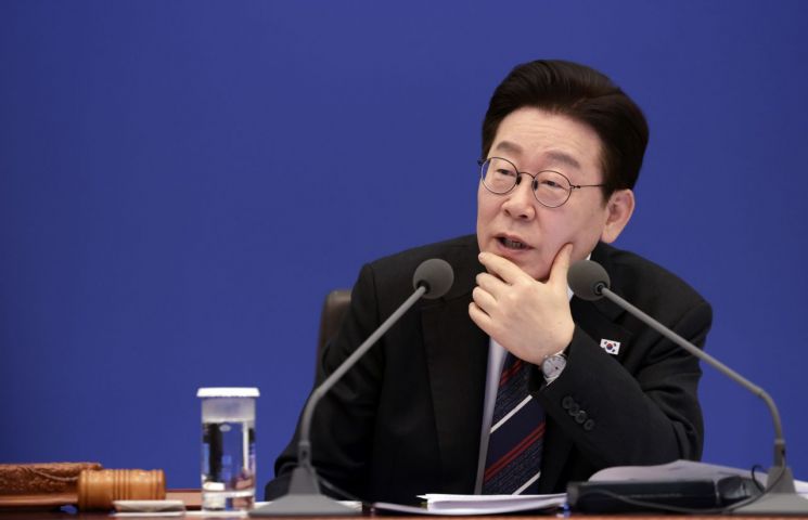 이재명 대통령, 국무회의 발언    (서울=연합뉴스) 한상균 기자 = 이재명 대통령이 24일 청와대에서 열린 국무회의에서 발언하고 있다.