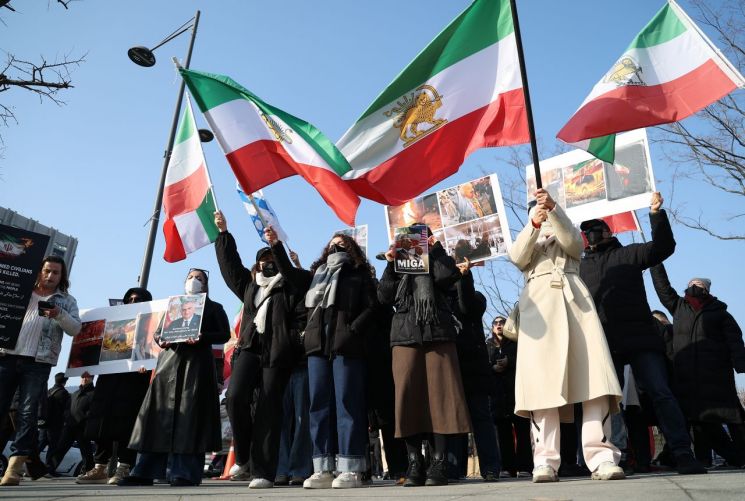 이란, 걸프국 공격 중단 방침…"이웃국가에 적대감 없다"