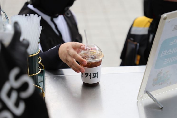 충북 청주시의 한 빽다방 매장에서 발생한 이른바 '알바생 커피 횡령 사건'을 둘러싼 논란이 커지고 가운데, 점주 측이 반박 자료를 공개하며 적극 대응에 나섰다. 사진은 기사의 특정 내용과 관련 없음. 아시아경제DB