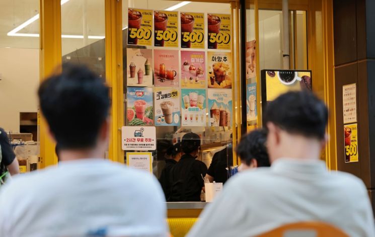 더본코리아는 해당 논란과 관련해 담당 임원과 법무팀을 현장에 파견해 사실관계를 확인 중이며, 결과에 따라 후속 조치를 검토할 방침이다. 연합뉴스