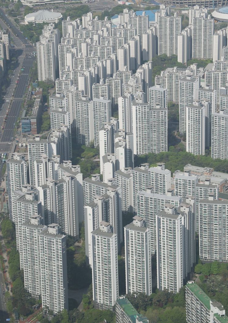 서울 송파구 롯데월드타워에서 바라본 아파트의 모습.연합뉴스.
